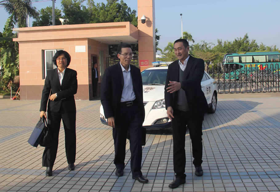 ����ժ�ͼ��鳤������һ�е���ժָ������